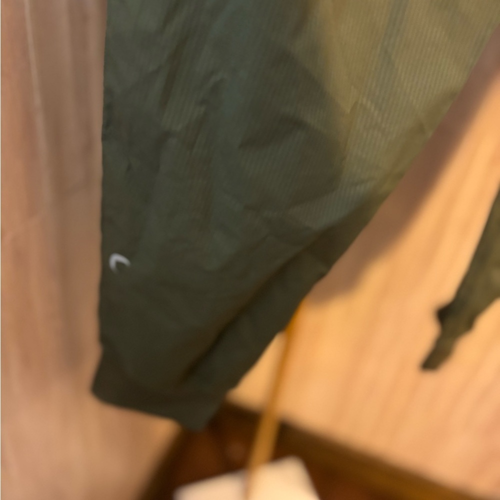 Zyia Activewear Joggers Women’s Pants in Olive Green - Picture 5 of 9